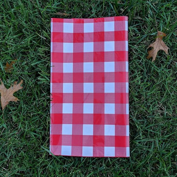 Red & White checkered disposable tablecloths - Picture 11 of 12